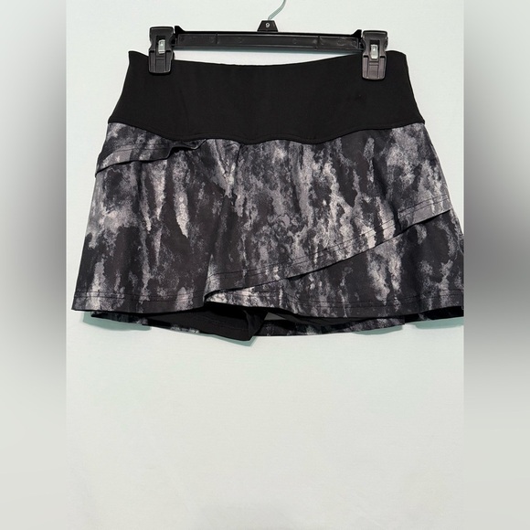 Fila Pants - Fila Women's Essentials Tiered Ruffle Tennis Skort in a black and grey print